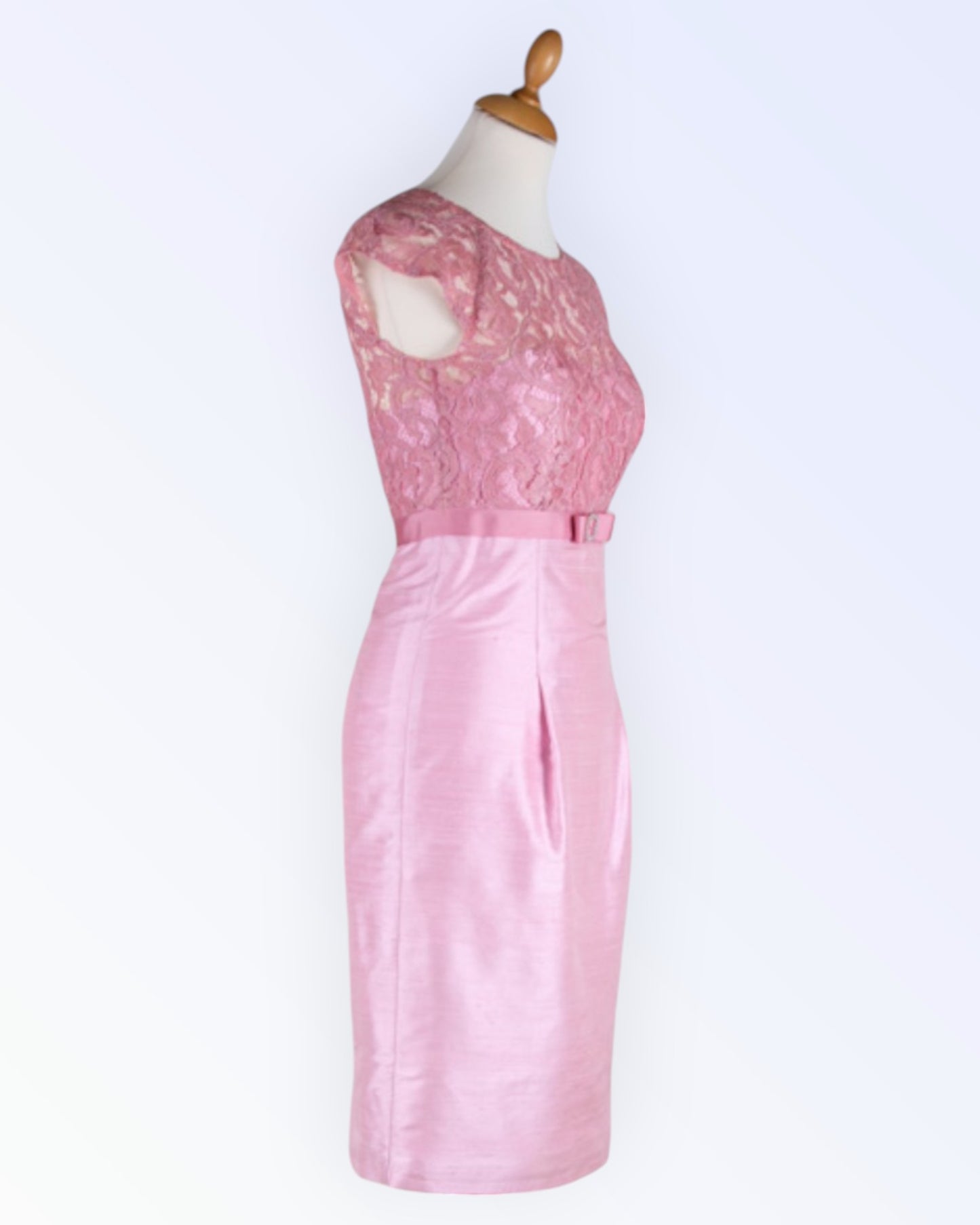 Roosa vintage-stiilis kokteilkleit