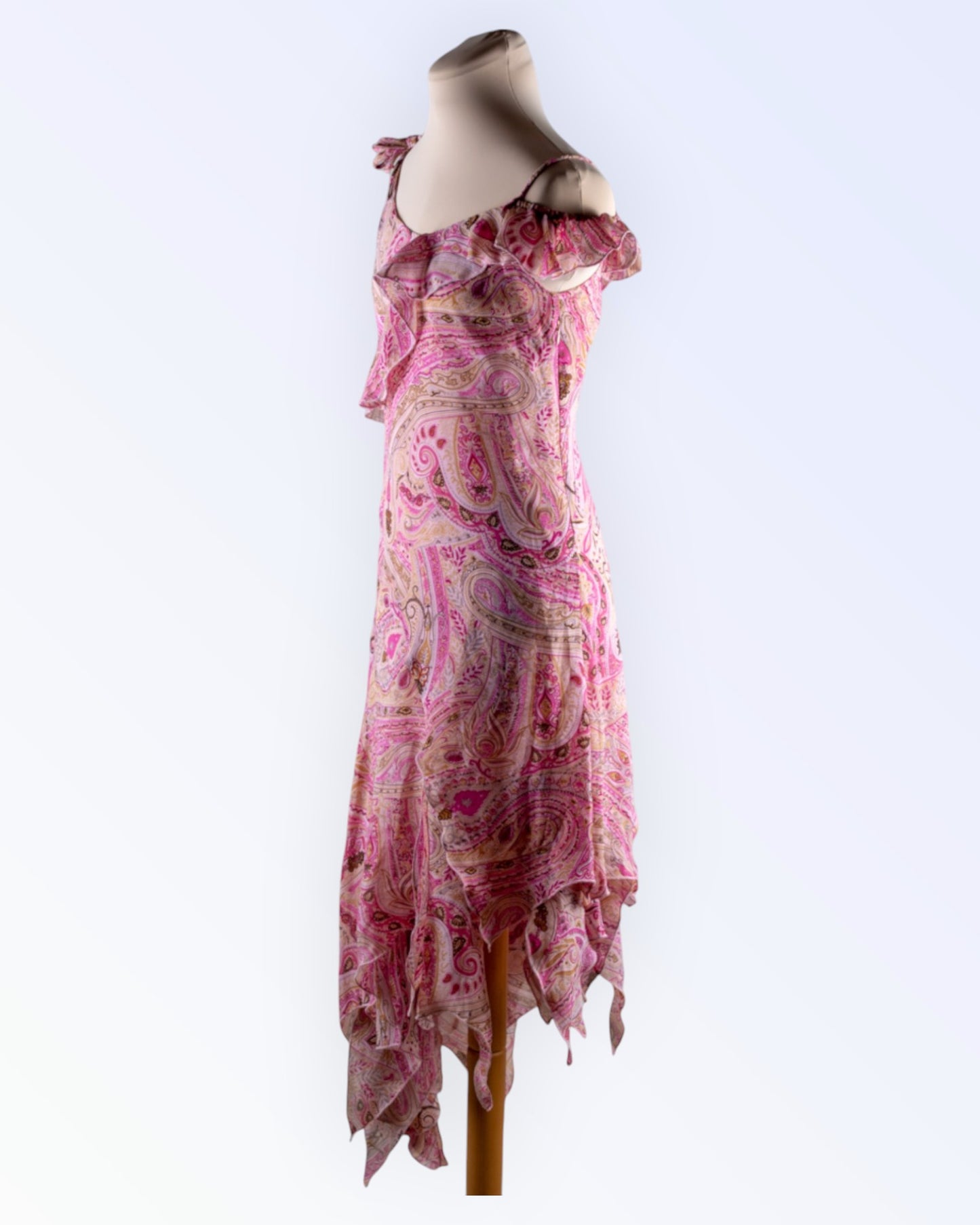 Modeszene colorful summer dress