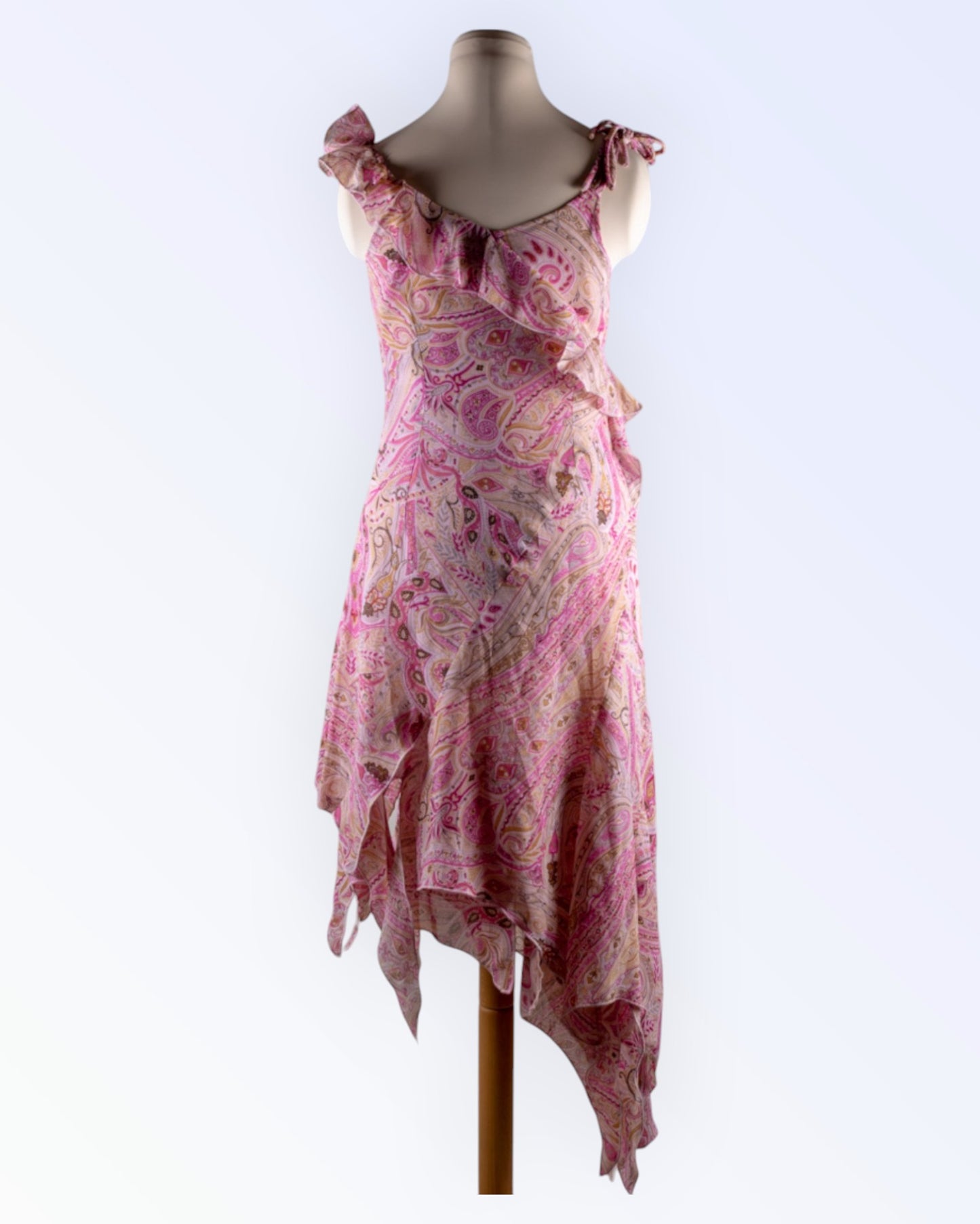 Modeszene colorful summer dress