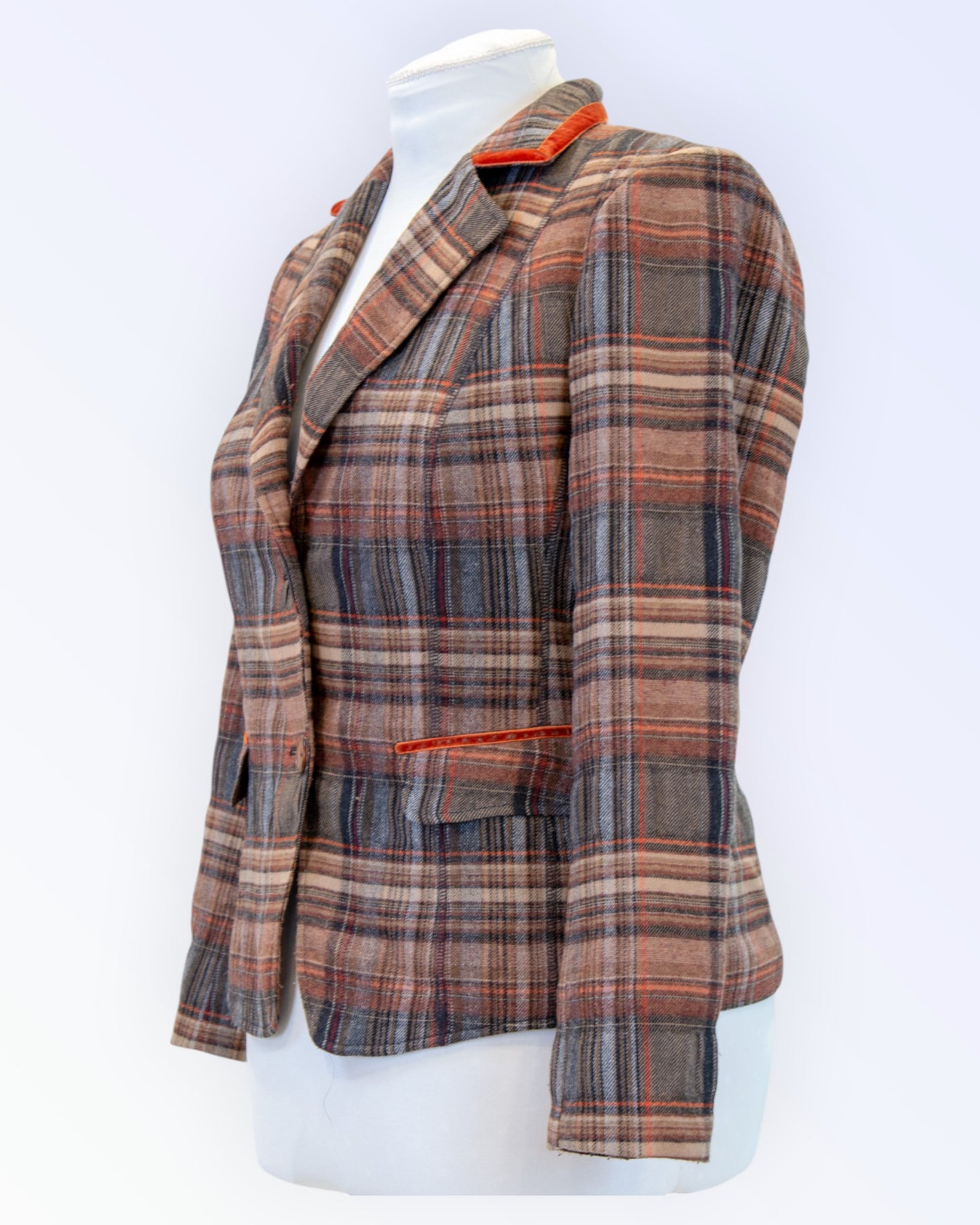 Basler Black Label ruuduline bleiser
