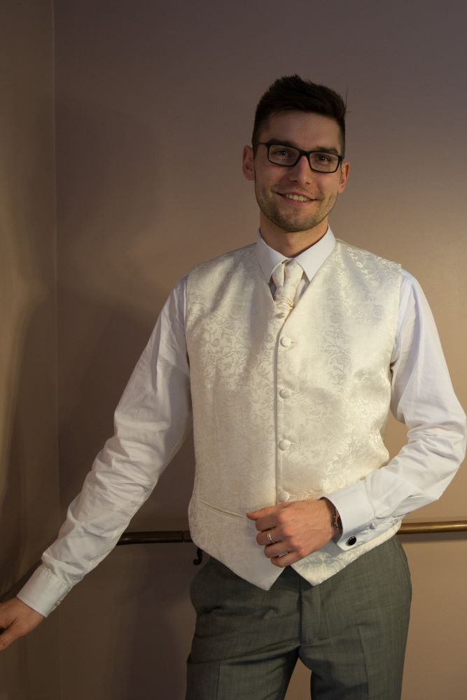 Meeste pidulik valge päevasärk