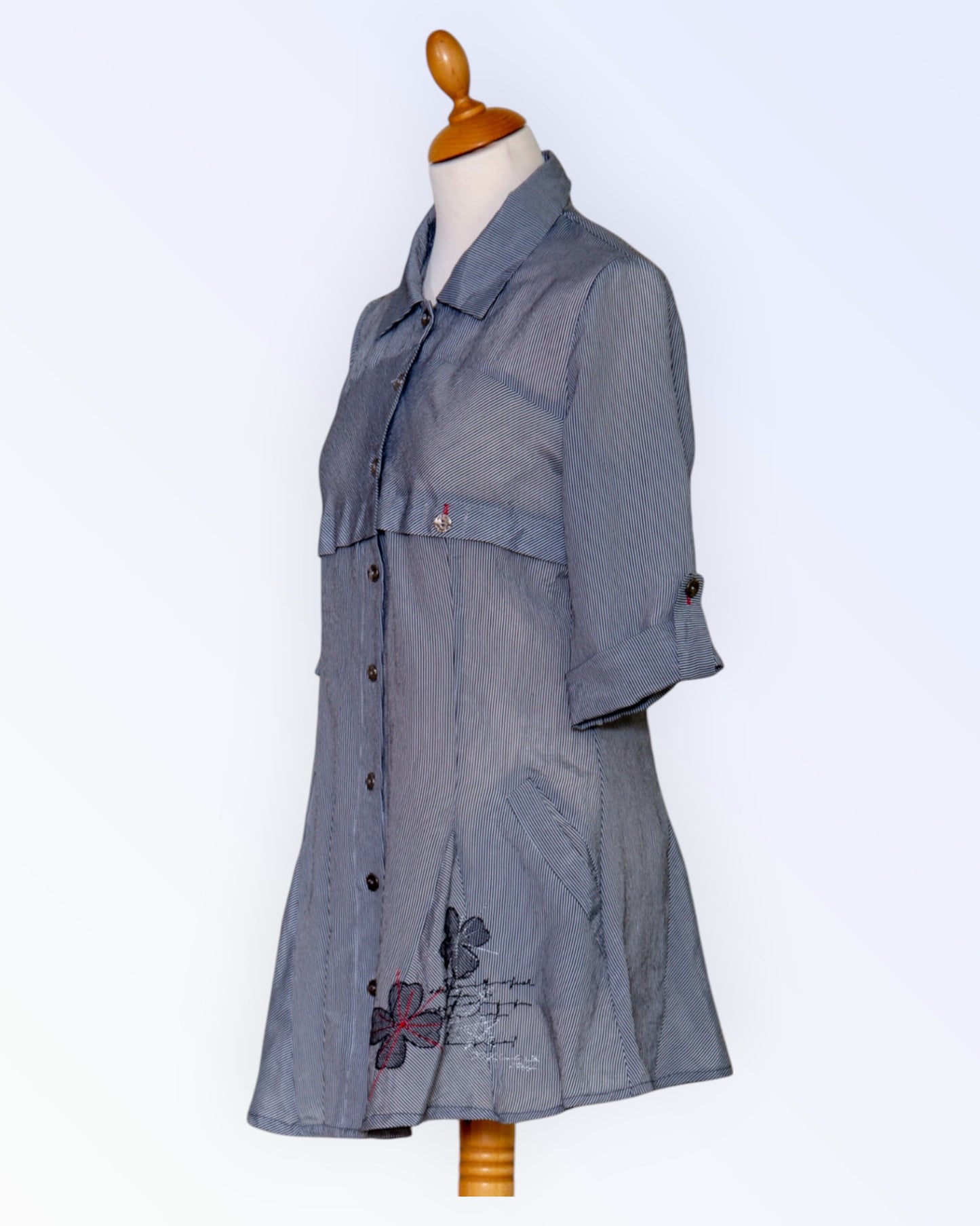 Soggo Collection thin striped blouse with embroidery and side pockets