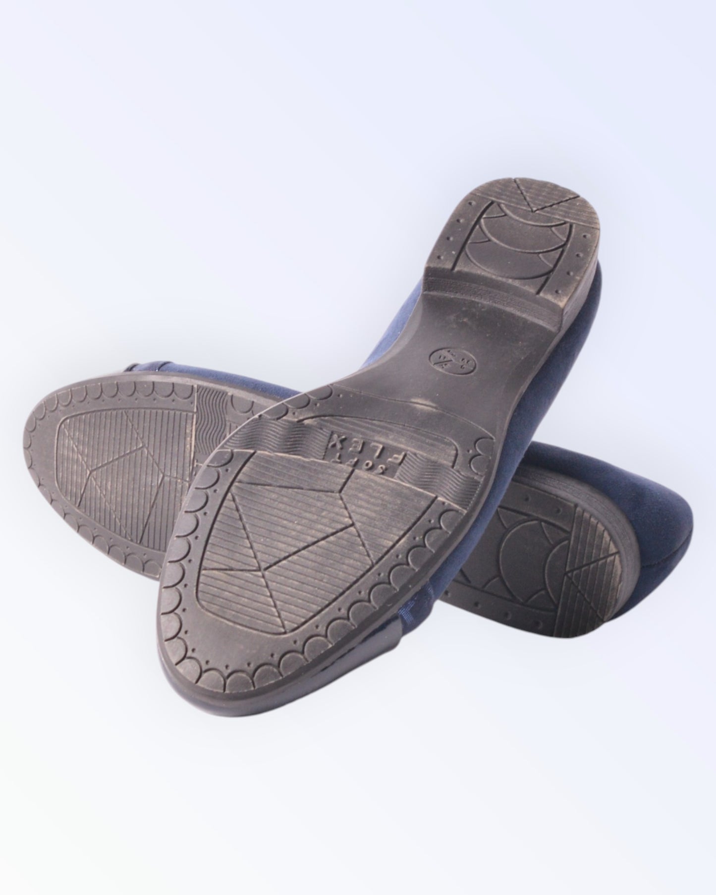 Jana's navy blue shoes