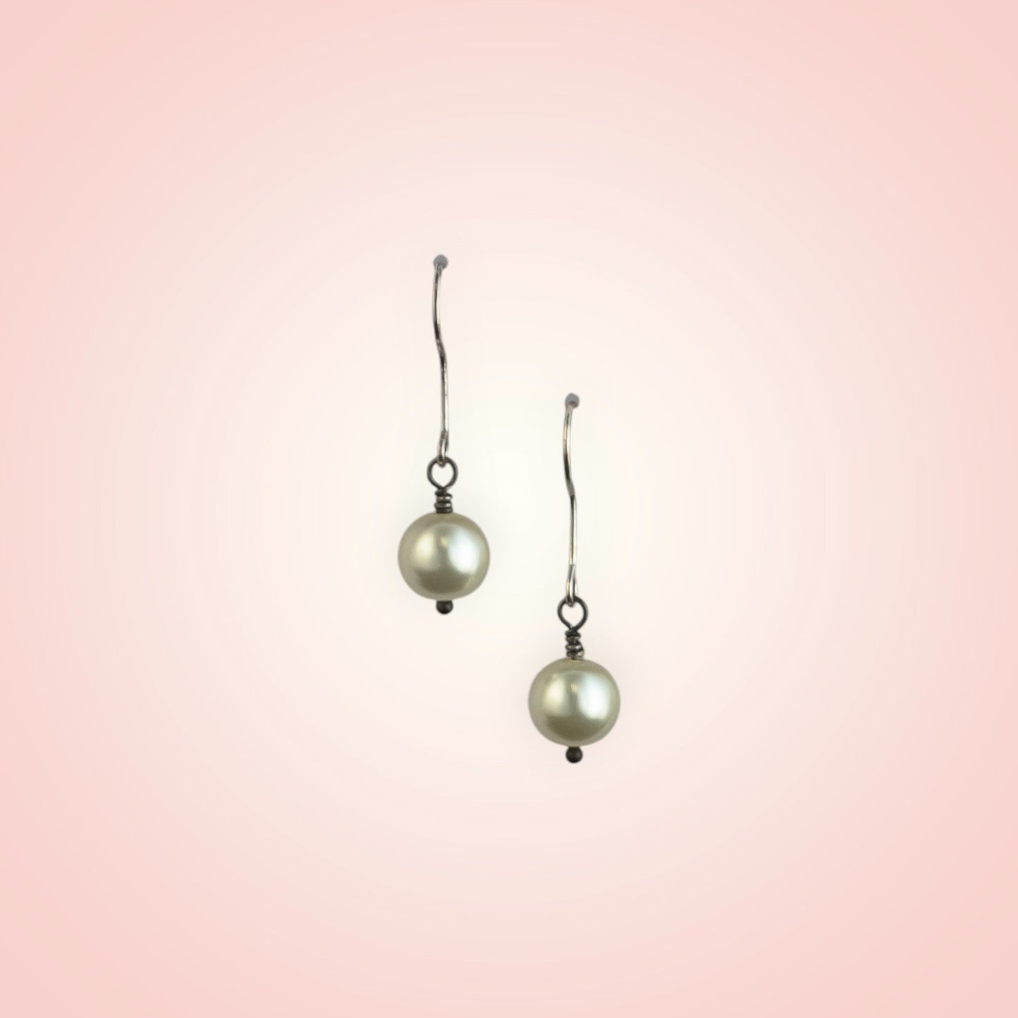 Earrings with a dangling pearl