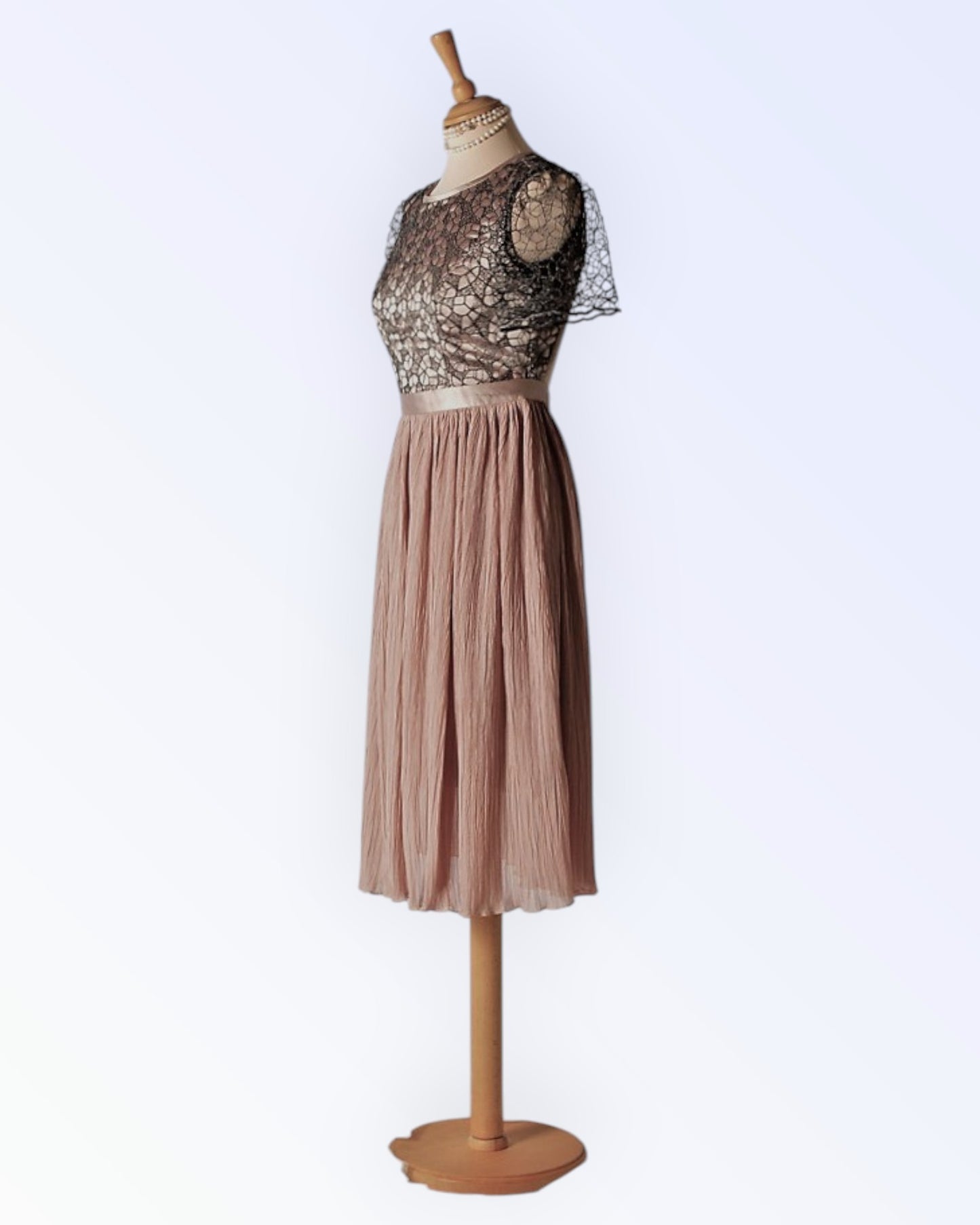 Festive dress with a vintage pink pleated skirt