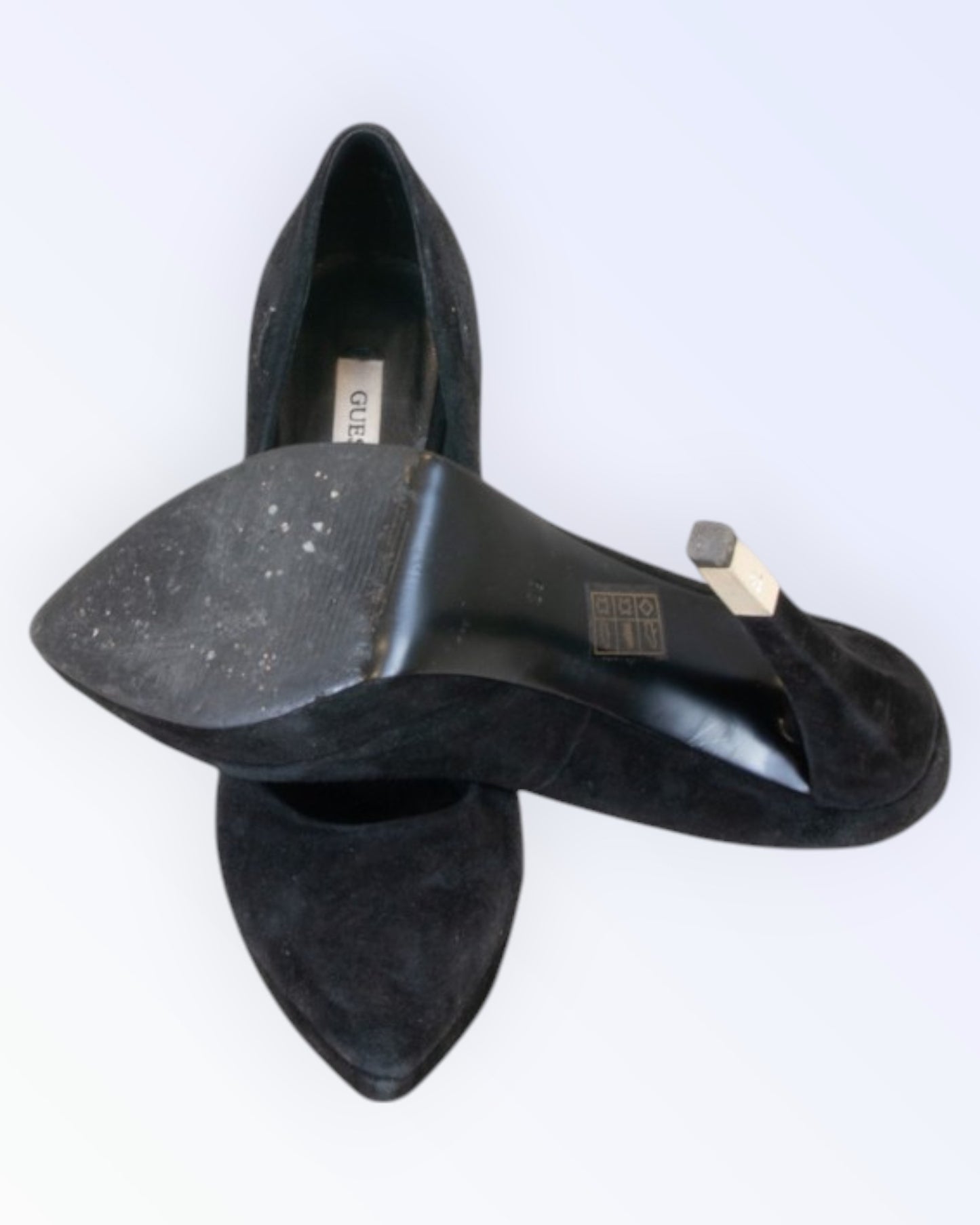 Guess mustad platvormkingad