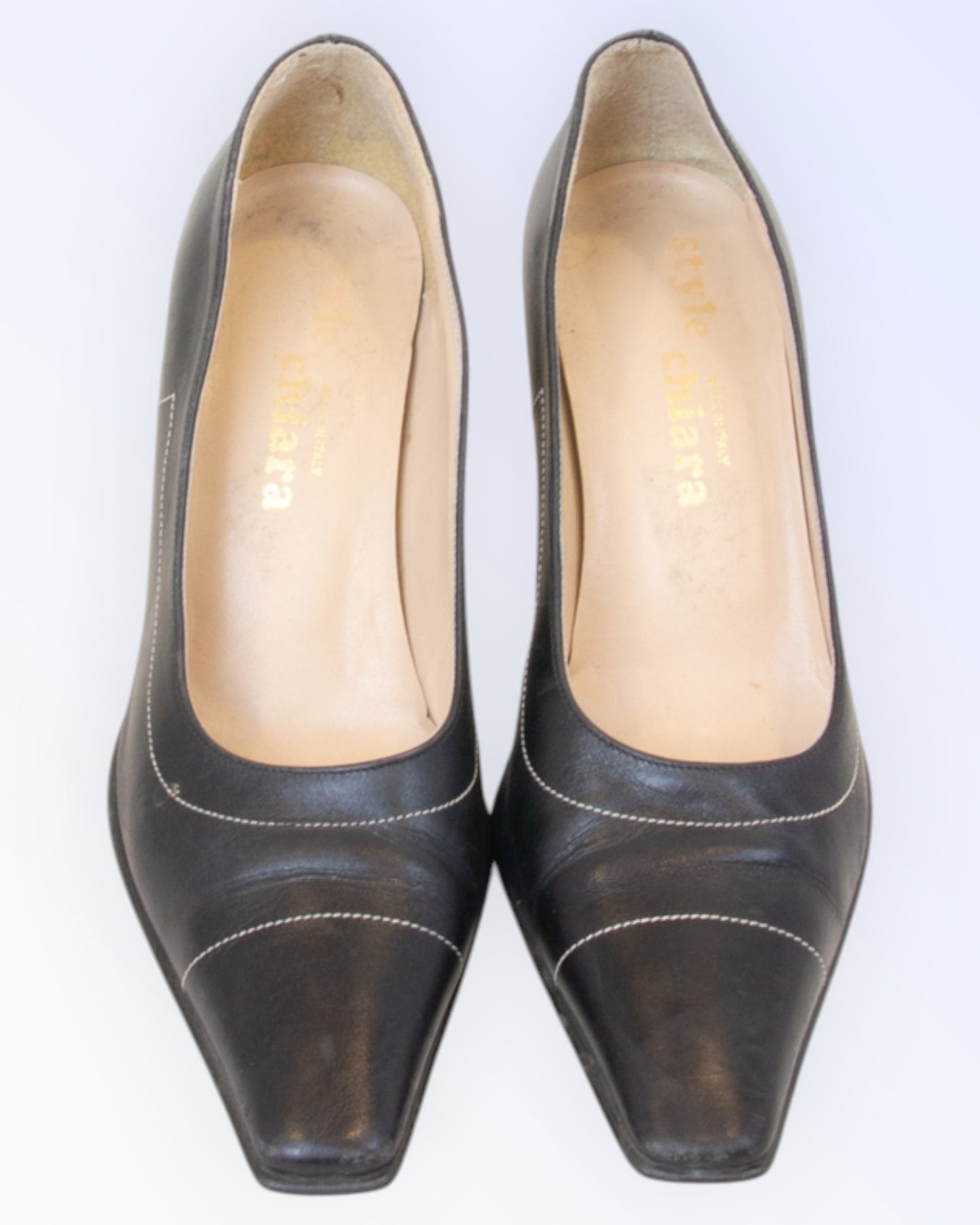 Style Chiara mustad kingad