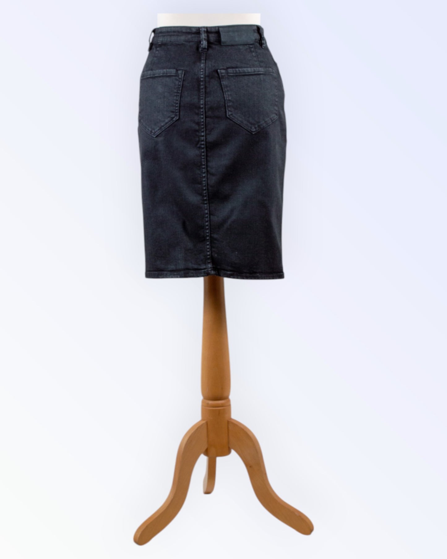 AllSaints must teksaseelik