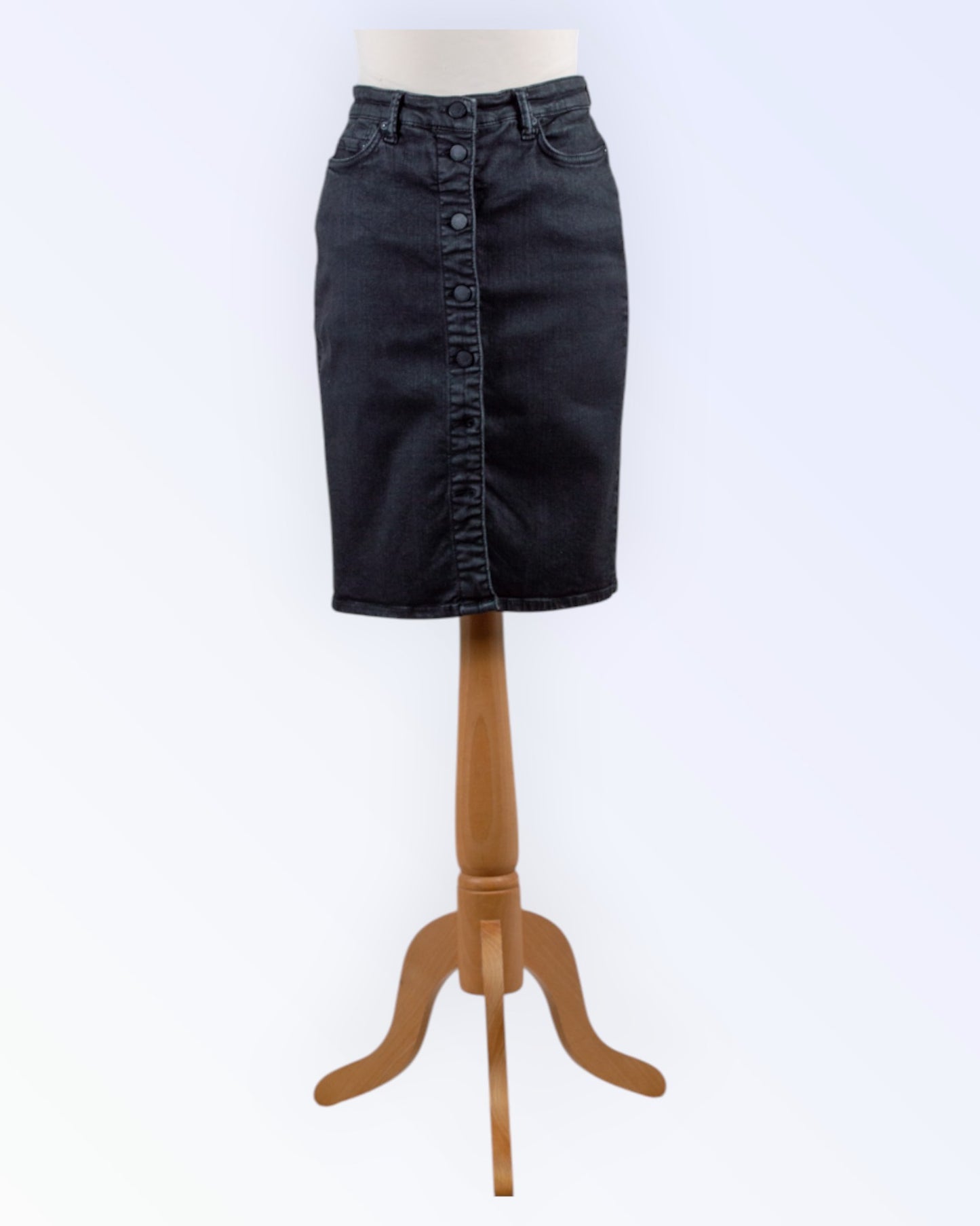 AllSaints must teksaseelik