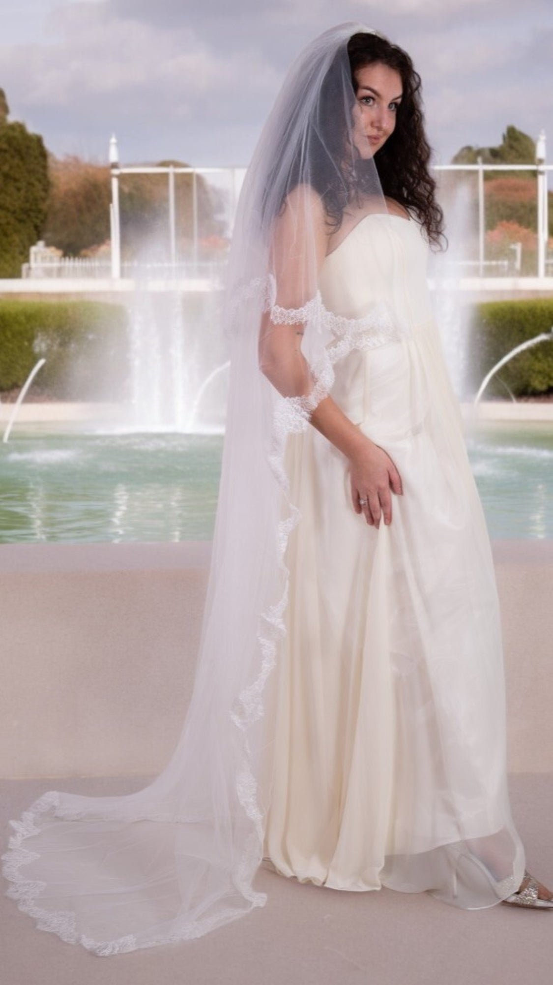 Bianco Evento long lace bridal veil