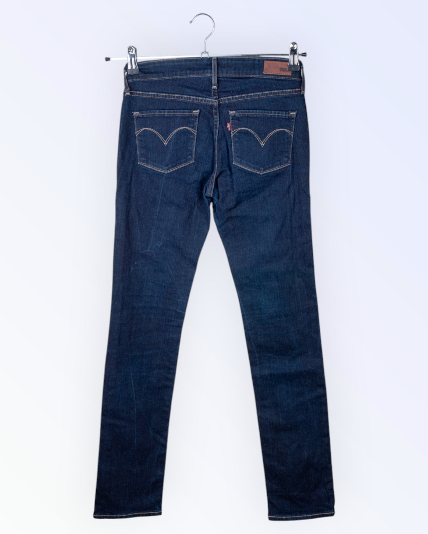 Levi's tumesinised naiste teksad