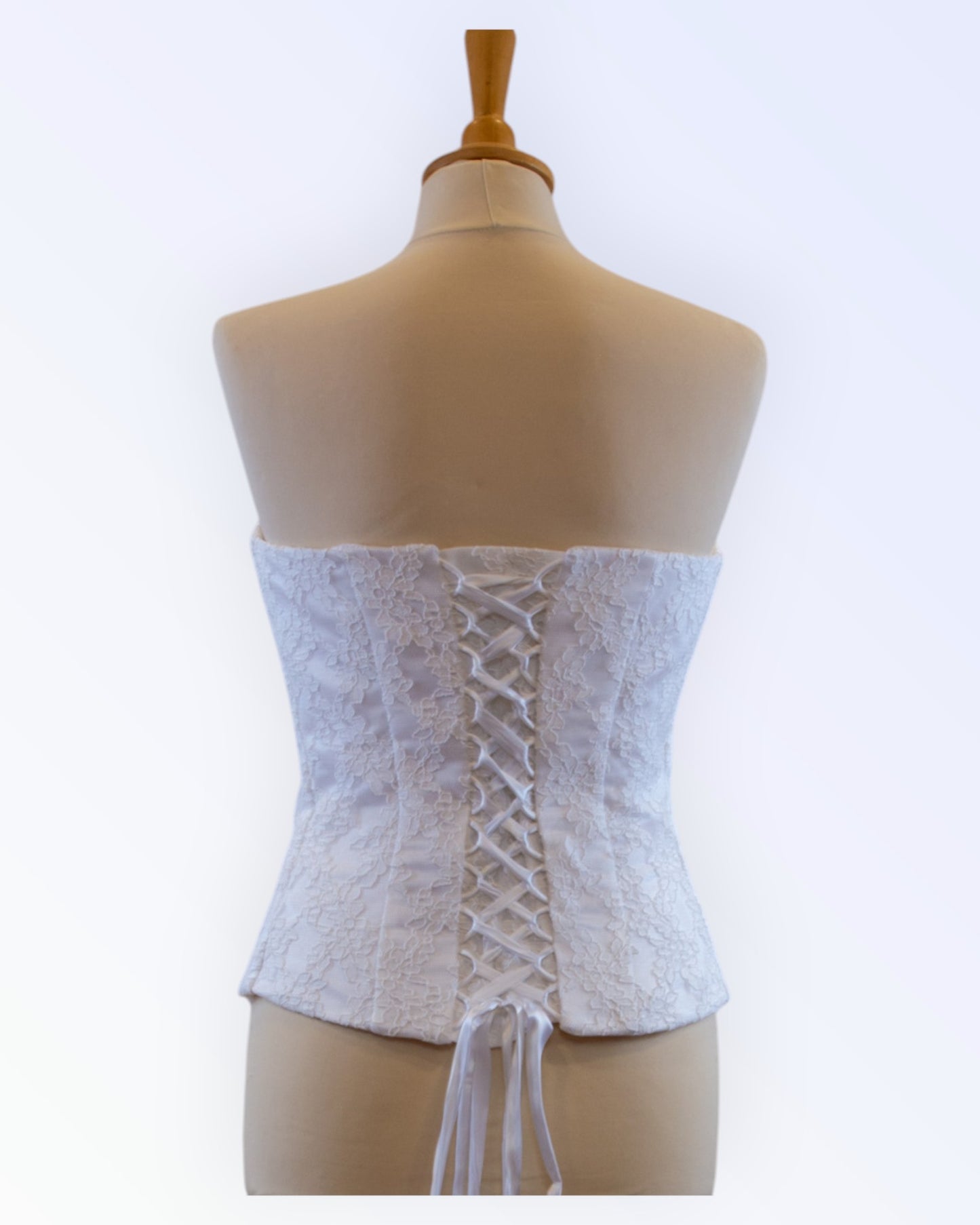 Valge pidulik top