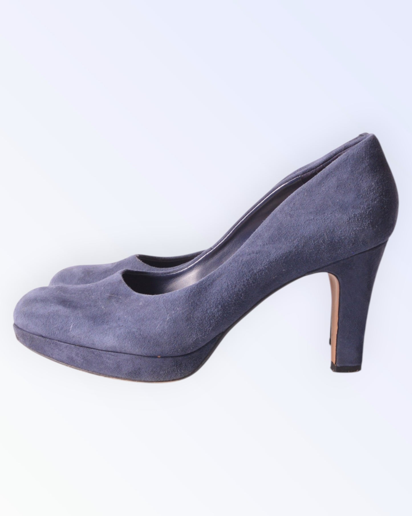 Clarks tumesinised seemisnahast kingad