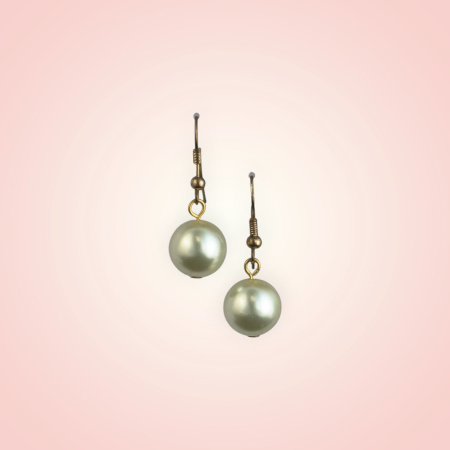 Earrings with a dangling pearl