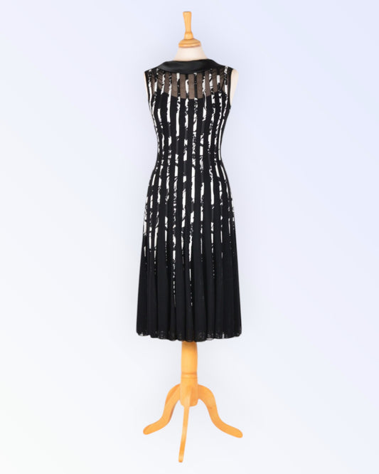 Swing must-valge pidulik kleit