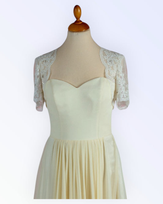 Festive off-white lace bolero