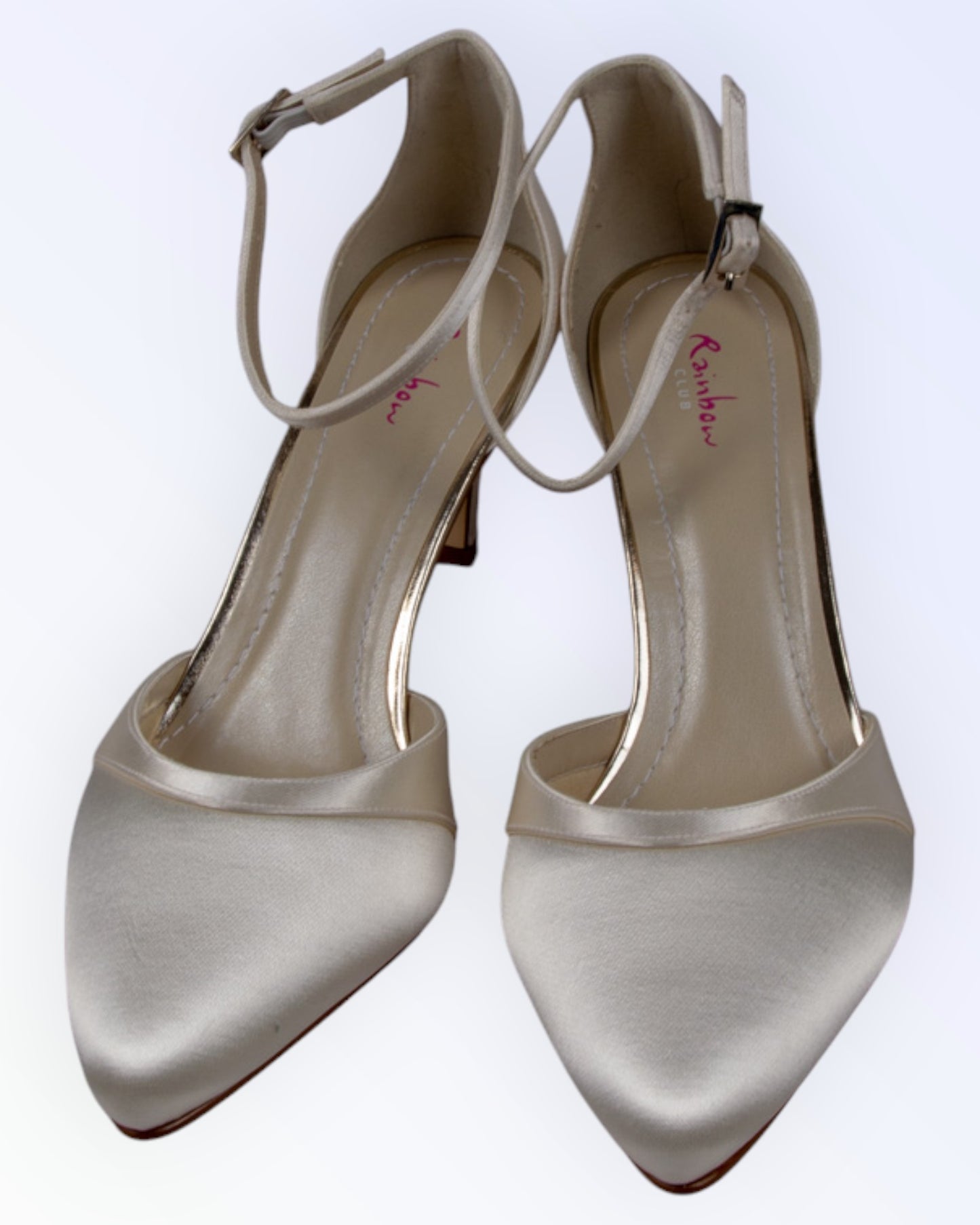 Satin almond-shaped wedding shoes