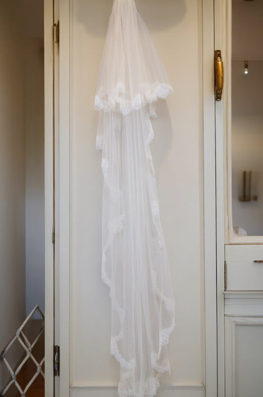 Bianco Evento long lace bridal veil