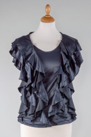 Blouse in glossy fabric with ruffles and elasticated sides