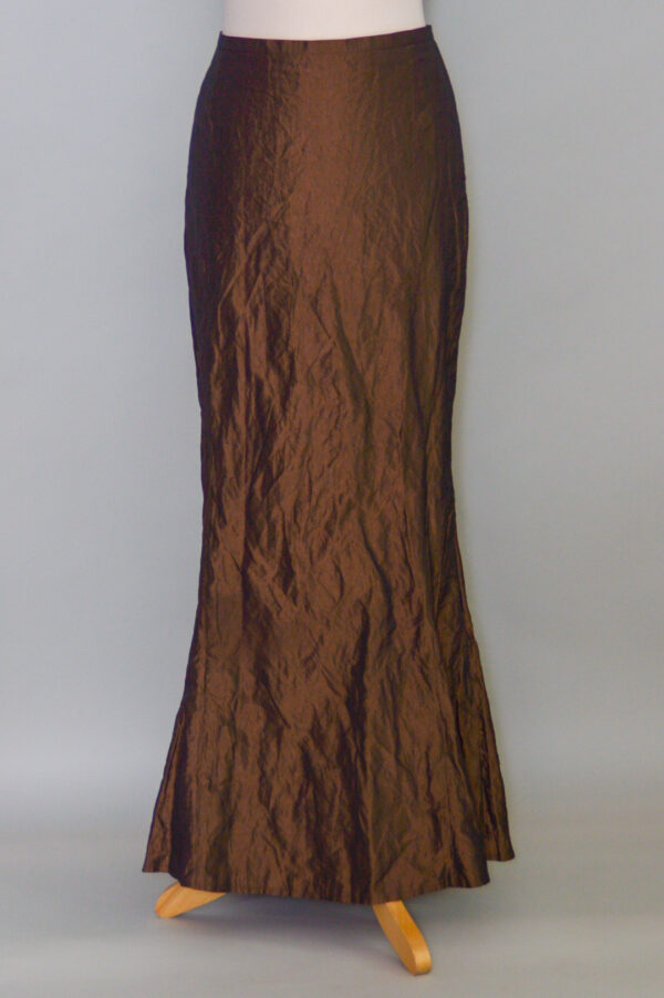 Brown long skirt in wrinkled memory taffeta