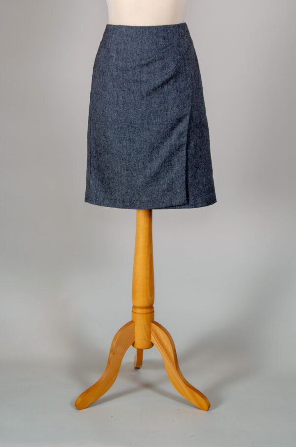 Classic straight cut skirt with asymmetric design
