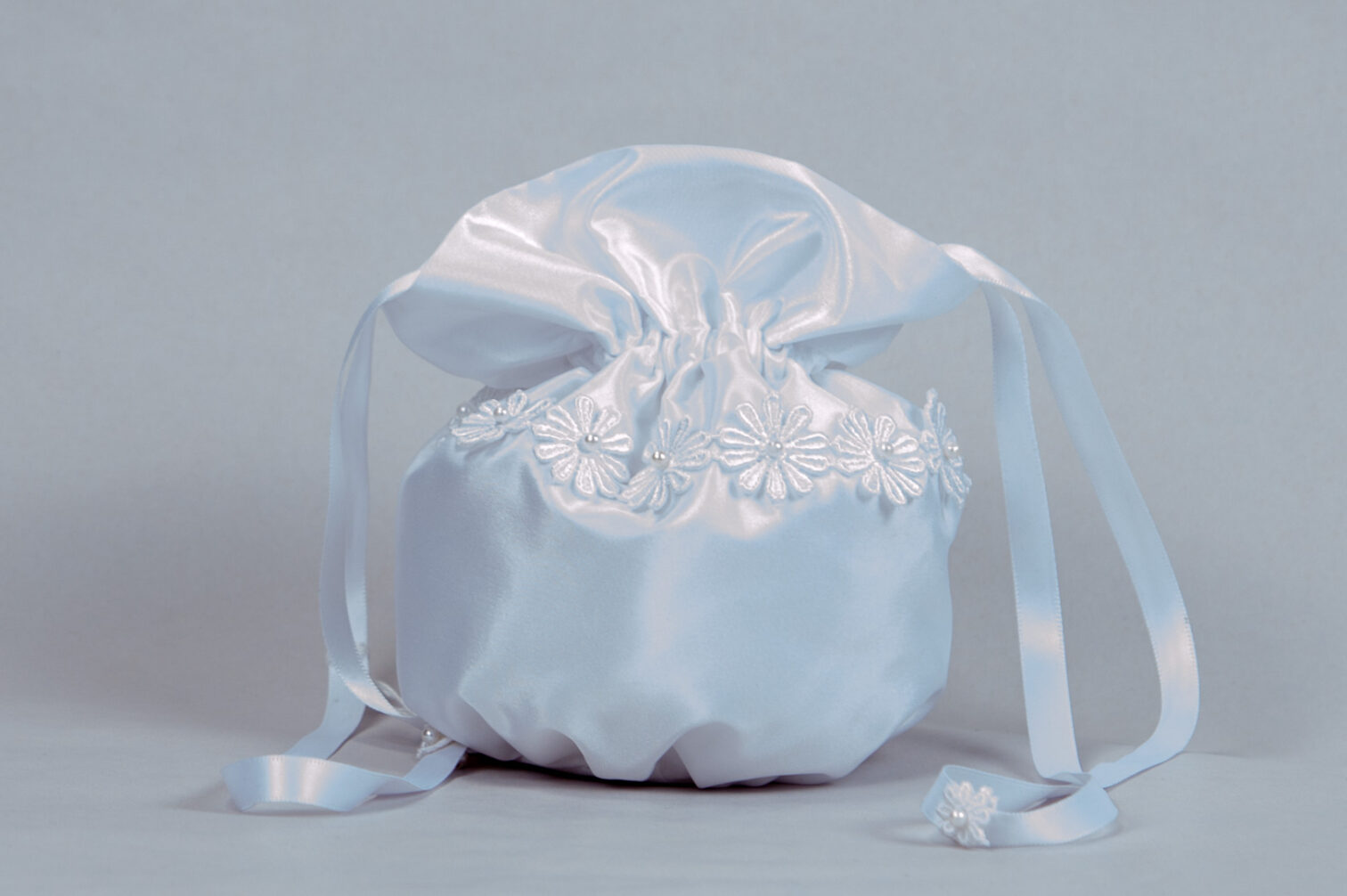 Bridal purse in white taffeta