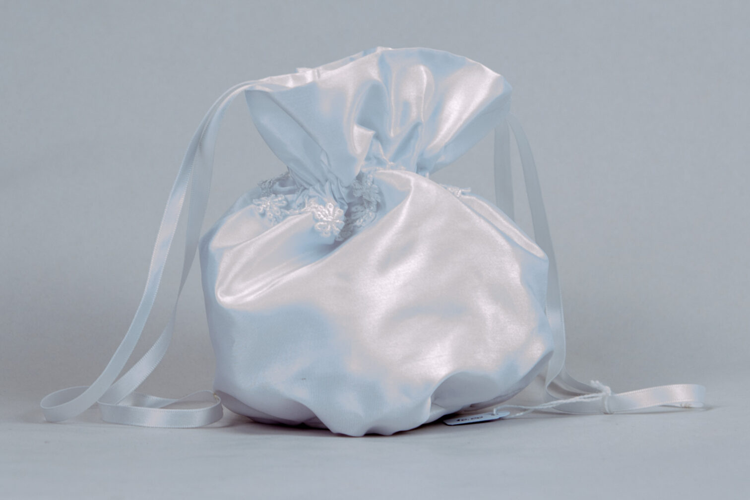 Bridal purse in white taffeta