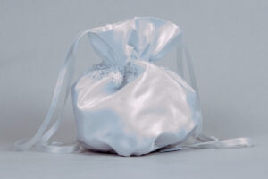 Bridal purse in white taffeta