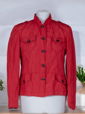 Sporty jacket made of brick-red impregnated fabric