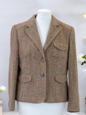 Blazer im englischen Stil aus Tweedstoff.