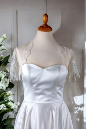 Festive natural white lace bolero for the bride.