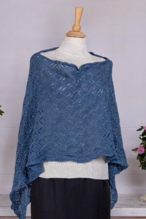 Blauer Spitzen-Strickponcho