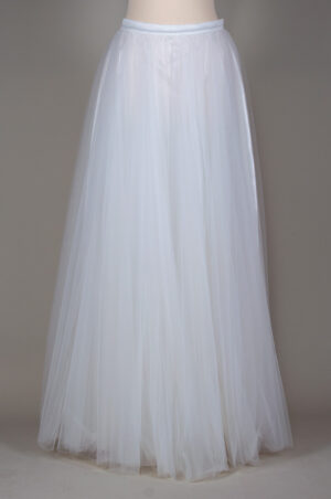 Soft tulle layered long skirt in natural white