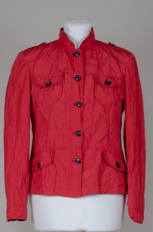 Sporty jacket made of brick-red impregnated fabric