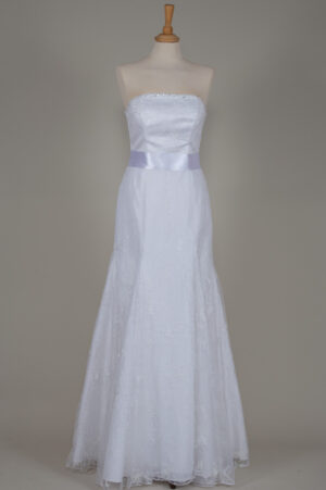 White mermaid-style taffeta bridal gown