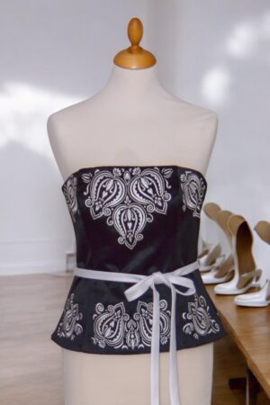 corsage top with white embroidery