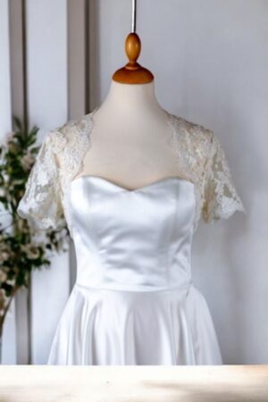 Festive natural white lace bolero for the bride.