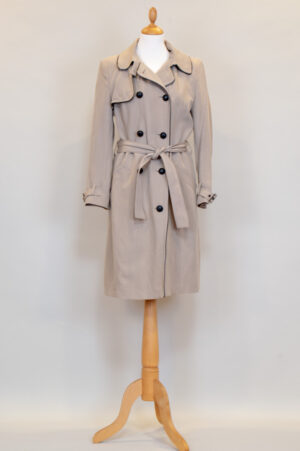 Ivo Nikkolo's classic beige women's summer coat