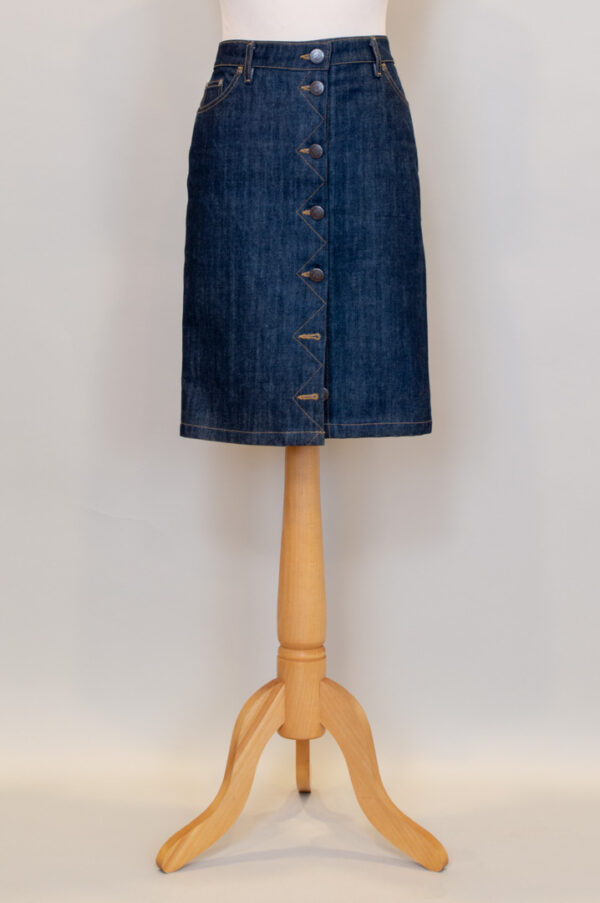 button-down miniskirt in dark blue denim