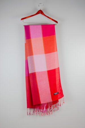 Large checkered scarf in soft viscose