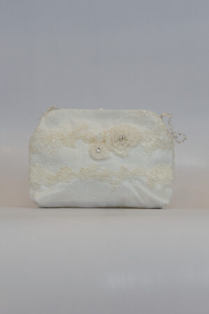 Bridal handbag in off-white lace