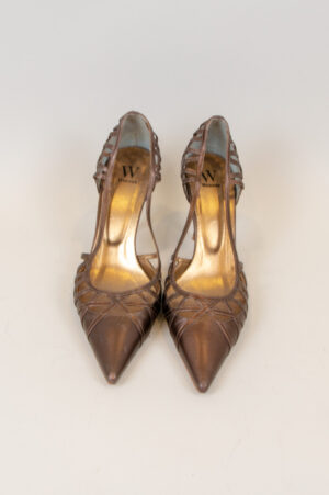 Bronze-colored formal shoes with a pointed toe.