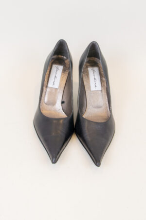 Pointed toe black leather shoes.