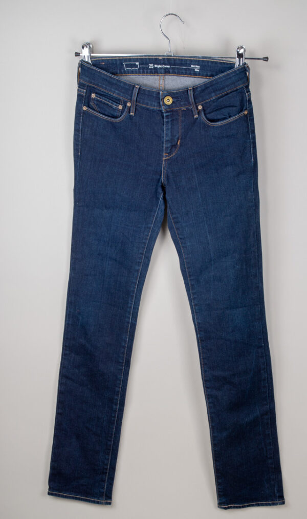 Levi's women's dark blue slim-fit jeans