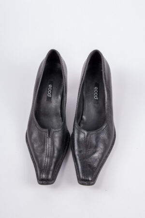 Ecco black leather office shoes.