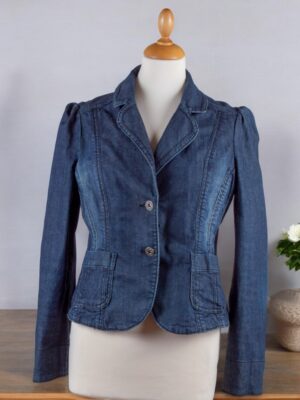 single-breasted denim jacket