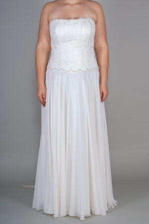 Natural white dress with corset and wide chiffon skirt