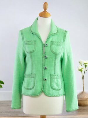 Grüne Jacke im Vintage-Stil.