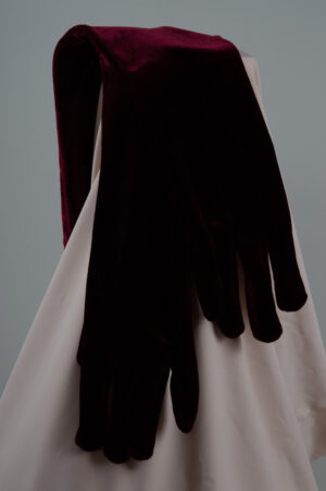 gloves in dark red stretchy velvet material