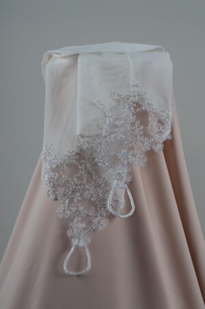Semi-long fingerless gloves in natural white transparent stretch tulle material